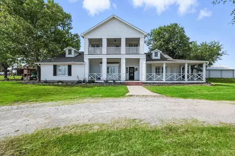 185 Quail Run Ct, Decatur, TX 76234