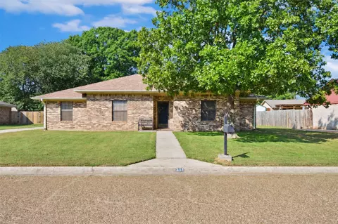 311 Wheeler Creek Ct, Gainesville, TX 76240