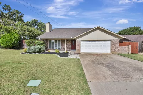 2101 Holt Rd, Arlington, TX 76006