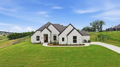 404 Oak Meadow Ln, Weatherford, TX 76085