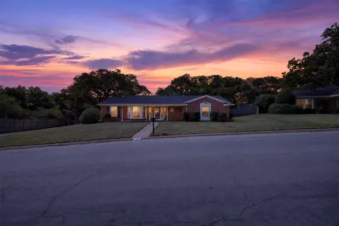 6109 Price Dr, North Richland Hills, TX 76180