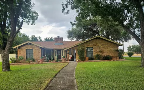 1 Dixie Ct, Brownwood, TX 76801