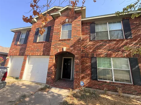 812 Jockey Club Ln, Fort Worth, TX 76179
