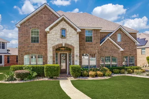 611 Creekwood Ln, Grand Prairie, TX 75052