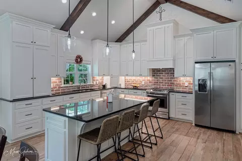 Kitchen - 2516 Old Plain Dealing Rd, Plain Dealing, LA 71064 photo 2 of 3