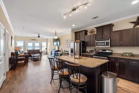 9900 Northshore Blvd #32406, Corsicana, TX 75109