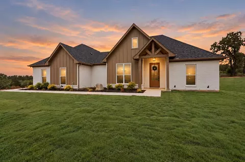 124 Norene Ln, Weatherford, TX 76088