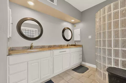 Bath - 2600 Juniper Dr, Euless, TX 76039 photo 4 of 7