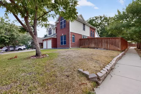 Exterior - 2600 Juniper Dr, Euless, TX 76039 photo 3 of 5