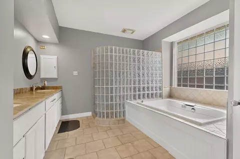 Bath - 2600 Juniper Dr, Euless, TX 76039 photo 6 of 7