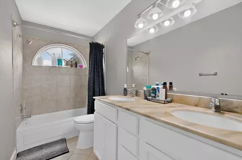 Bath - 2600 Juniper Dr, Euless, TX 76039 photo 2 of 7