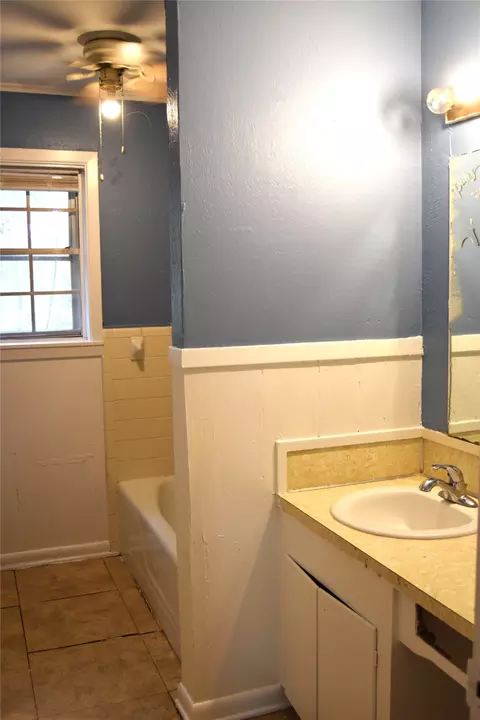 Bath - 366 Chris Dr, Minden, LA 71055 photo 2 of 4