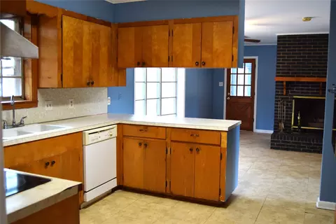 Kitchen - 366 Chris Dr, Minden, LA 71055 photo 2 of 2