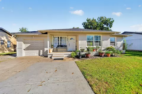 1813 Baxley Dr, Carrollton, TX 75006