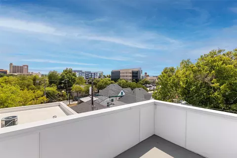 1120 Galveston Ave #5, Fort Worth, TX 76104