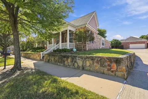 6033 Roaring Springs Dr, North Richland Hills, TX 76180