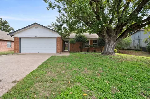 5707 Elm Branch Dr, Arlington, TX 76017