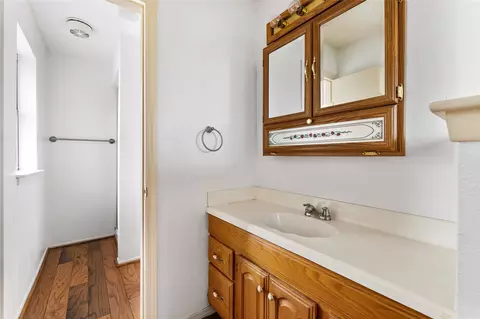 3826 Pendleton Ct, Irving, TX 75062 photo 7
