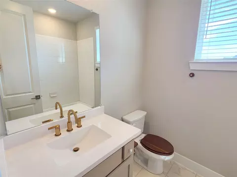 Bath - 1501 Waxwing Pl, Celina, TX 75009 photo 3 of 4