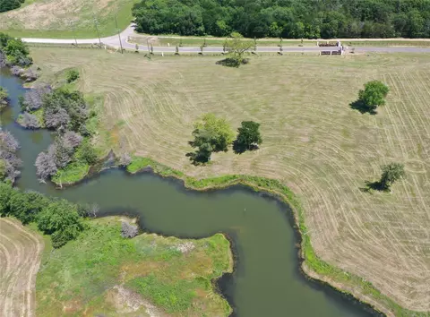 300 Shores Dr, Honey Grove, TX 75446