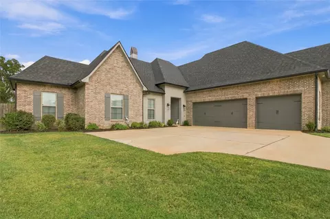 260 Cullom Dr, Bossier City, LA 71112