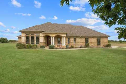 1066 Canyon Lake Rd, Wills Point, TX 75169