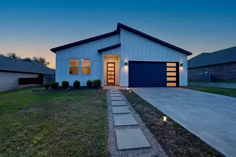 2604 Flora Ln, Denison, TX 75020