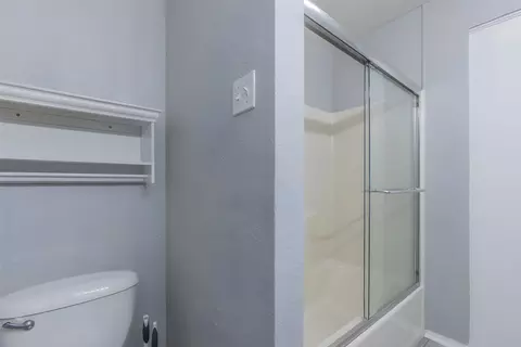 Bath - 2308 Melissa Dr #H5, Waco, TX 76708 photo 2 of 2