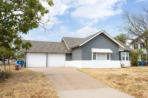 312 W Lindsey St, Breckenridge, TX 76424