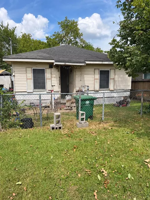 7217 Cowart St, Houston, TX 77020