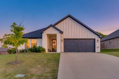101 Buckeye Dr, Weatherford, TX 76086