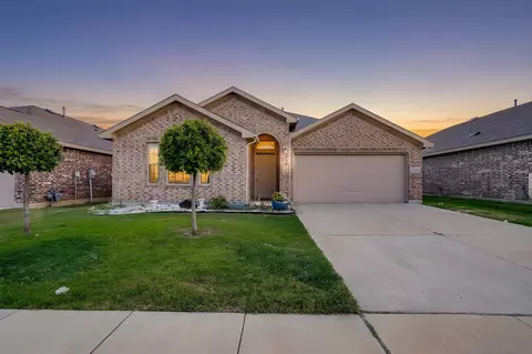 8925 Finn Ln, Fort Worth, TX 76131