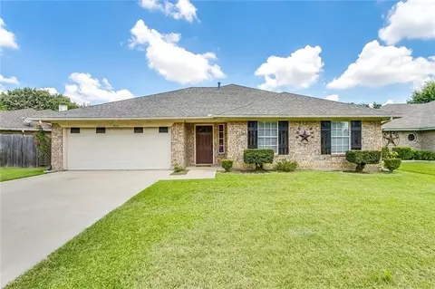 904 Vicksburg Ln, Burleson, TX 76028