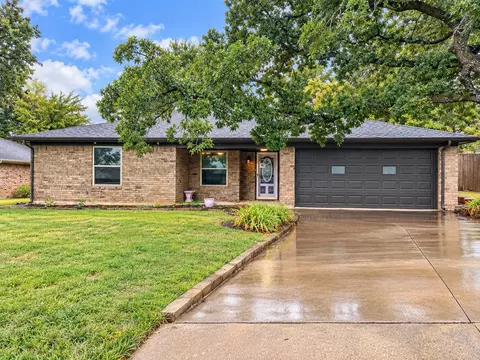 612 State St, Weatherford, TX 76086