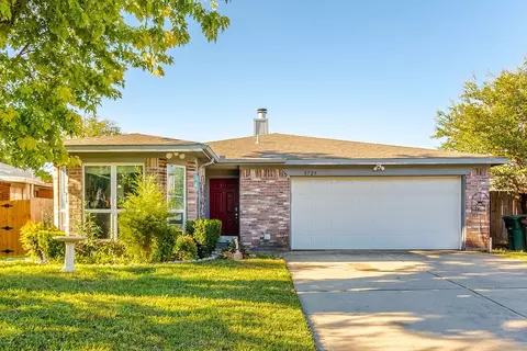 5729 Stone Meadow Ln, Fort Worth, TX 76179