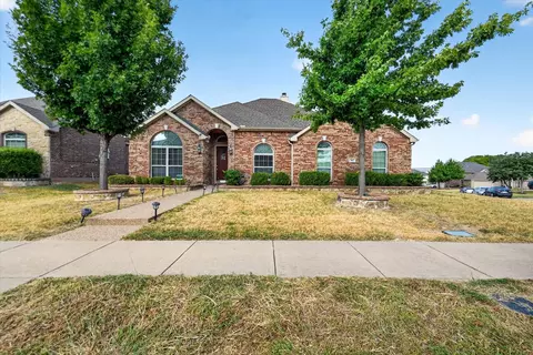 902 Nikki Dr, Cedar Hill, TX 75104