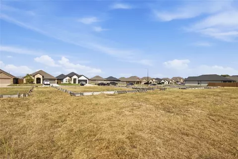805 Greyson Ln, Greenville, TX 75402