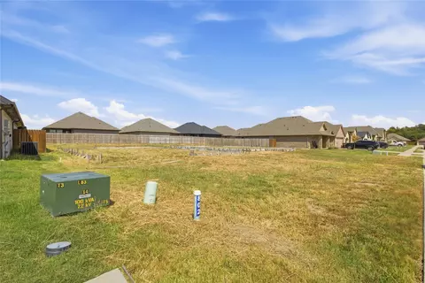 802 Greyson Ln, Greenville, TX 75402