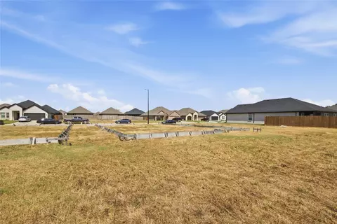 801 Greyson Ln, Greenville, TX 75402