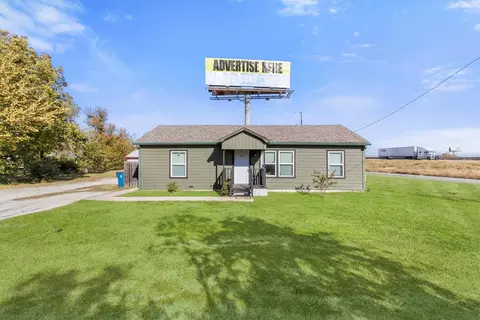 101 3rd St, Valley View, TX 76272