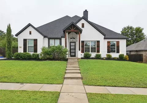516 Woodland Dr, Azle, TX 76020