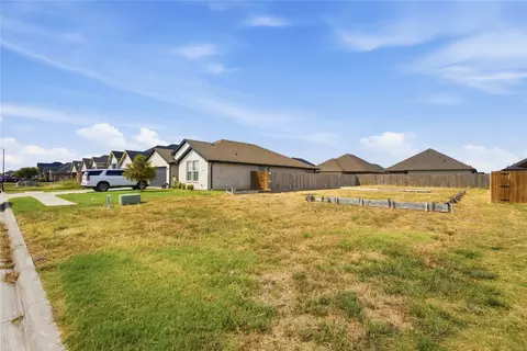 706 Moseley Ln, Greenville, TX 75402