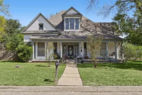 234 S Ward St, Italy, TX 76651