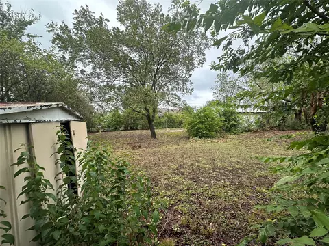 Exterior - 617 E 5th St, Ferris, TX 75125 photo 9 of 12