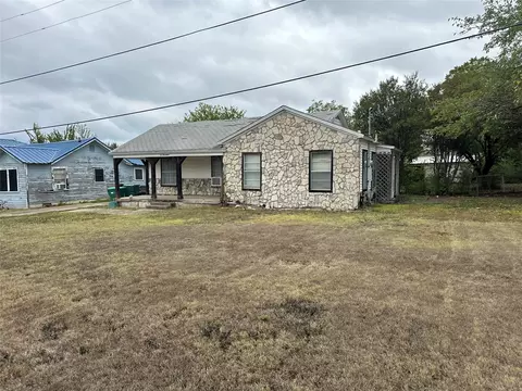 Exterior - 617 E 5th St, Ferris, TX 75125 photo 4 of 12