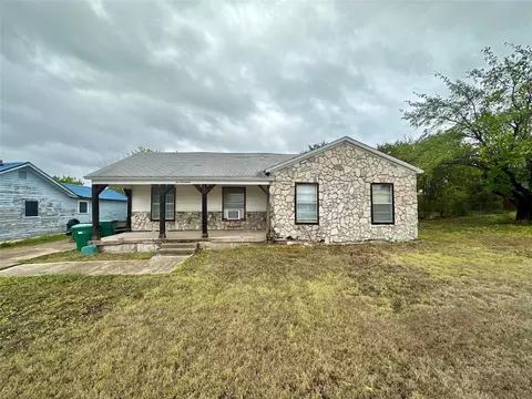 Exterior - 617 E 5th St, Ferris, TX 75125 photo 3 of 12