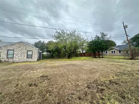 Exterior - 617 E 5th St, Ferris, TX 75125 photo 6 of 12