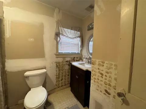 Bath - 617 E 5th St, Ferris, TX 75125 photo 1 of 1
