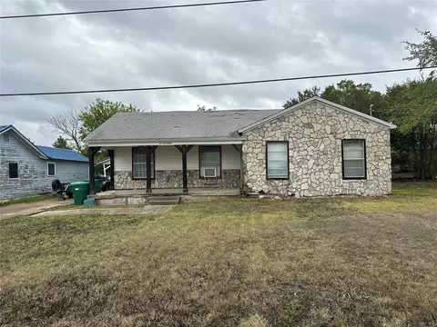 Exterior - 617 E 5th St, Ferris, TX 75125 photo 2 of 12