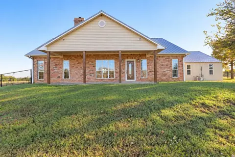 898 Farm Road 1700, Clarksville, TX 75426